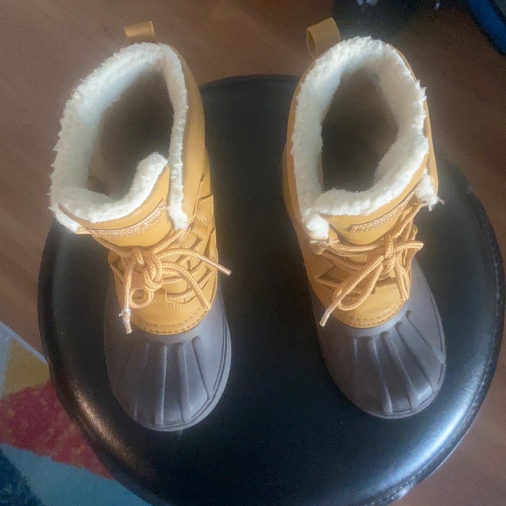 Like new kids London Fog duck boots